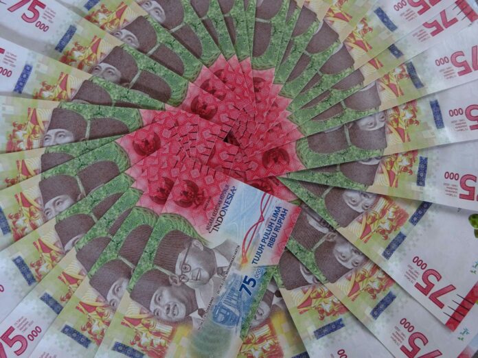 rupiah melemah Rp17.500 - Grafik nilai tukar menunjukkan rupiah melemah ke Rp17.500 per dolar AS dengan tren penurunan dan in