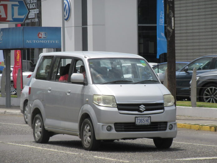 Suzuki APV SGX GX - Suzuki APV SGX dan GX 2026 dengan desain boxy, grille krom, dan interior luas untuk keluarga